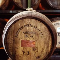 Ardbeg поставил рекорд цены на бочку виски